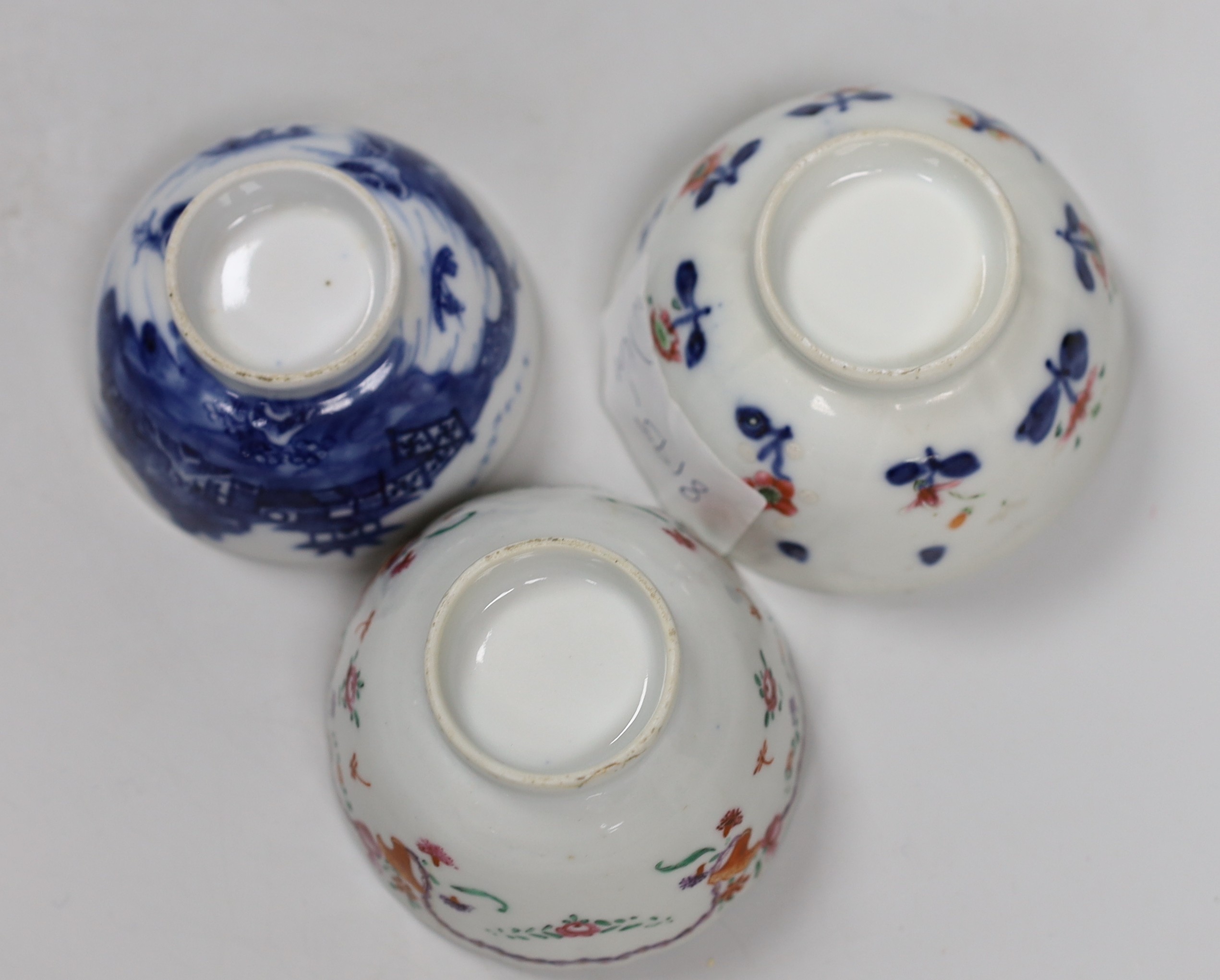 Three Chinese export porcelain tea bowls, 18th century, largest 8.8cm